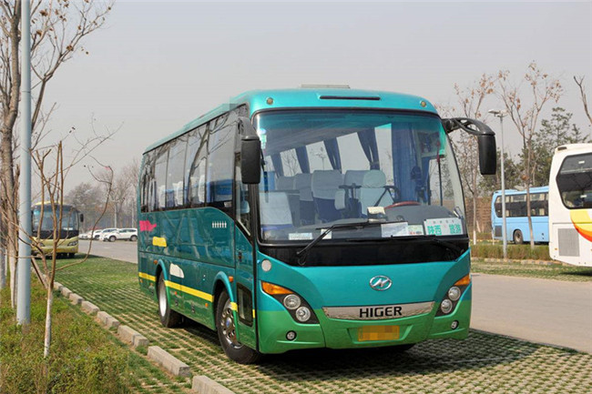 大巴旅游車